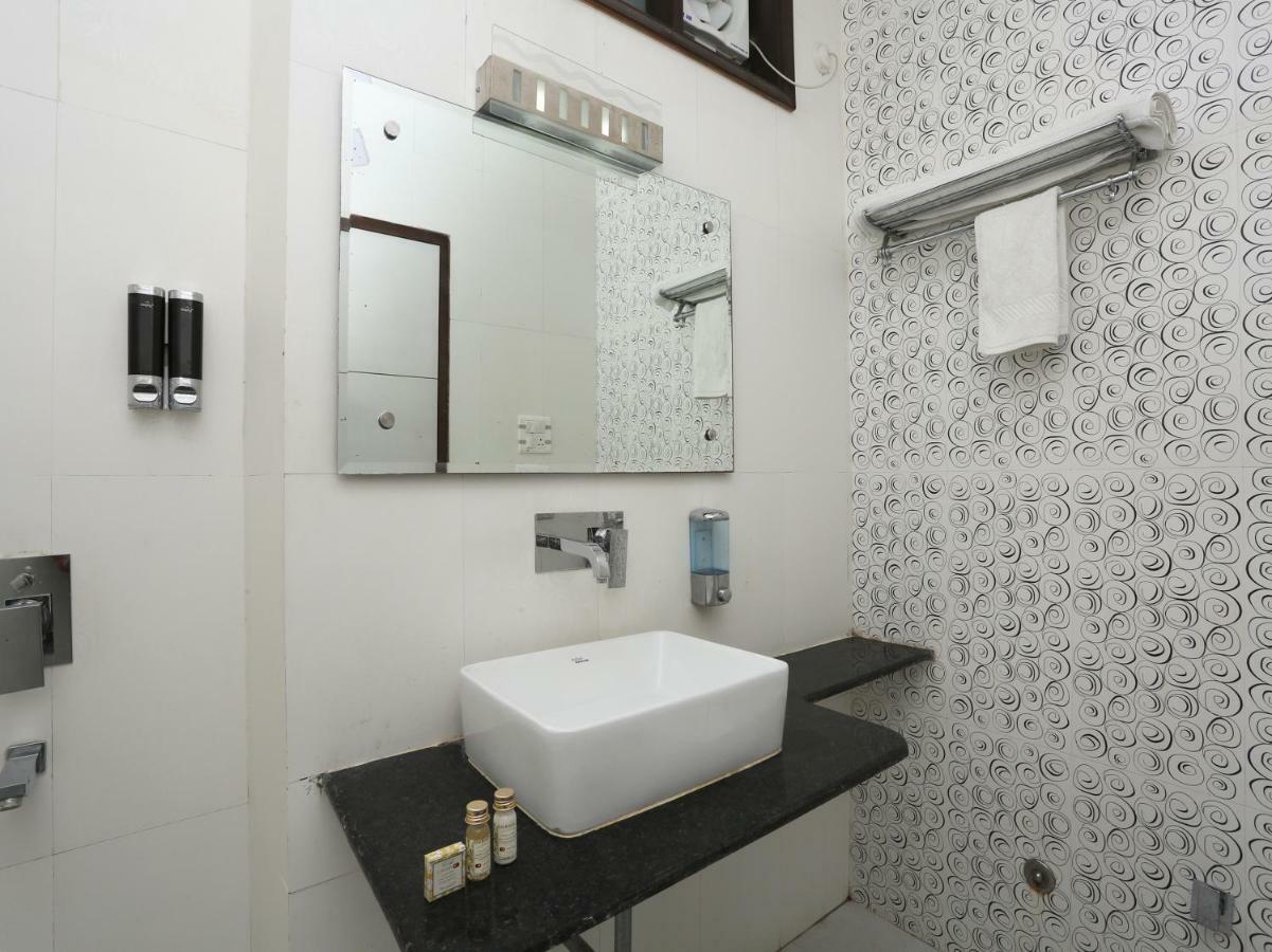 Bilberry Hotel Rewāri Esterno foto