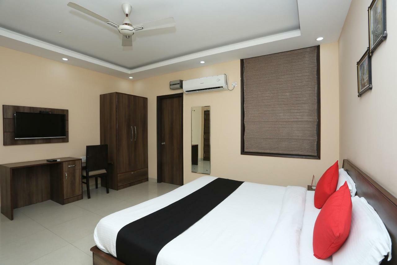 Bilberry Hotel Rewāri Esterno foto