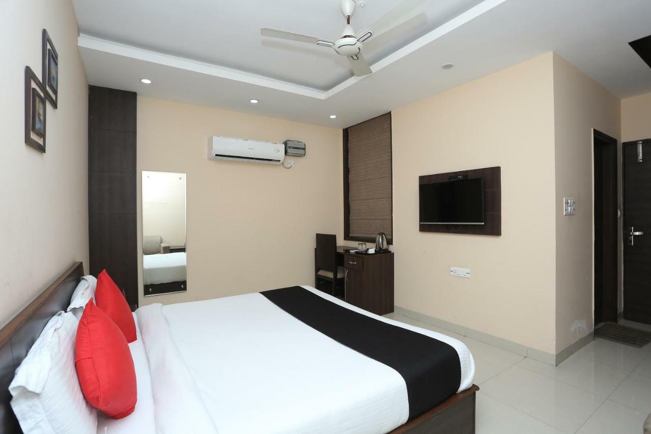 Bilberry Hotel Rewāri Esterno foto